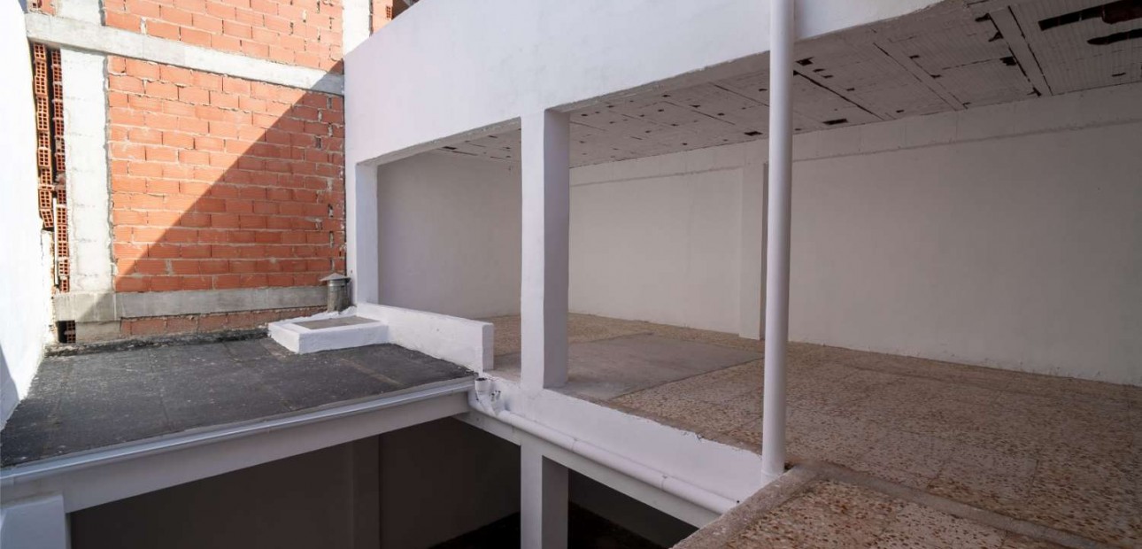 Herverkoop - Building -
Torrevieja - Centro