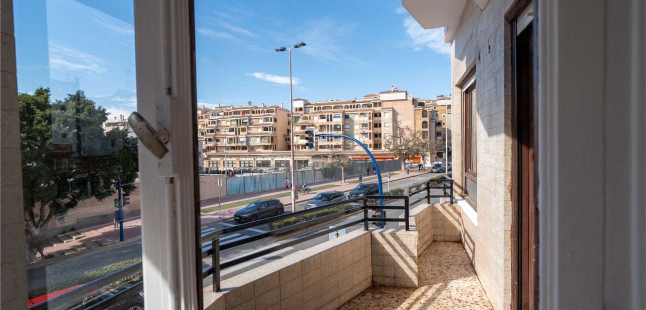 Herverkoop - Building -
Torrevieja - Centro