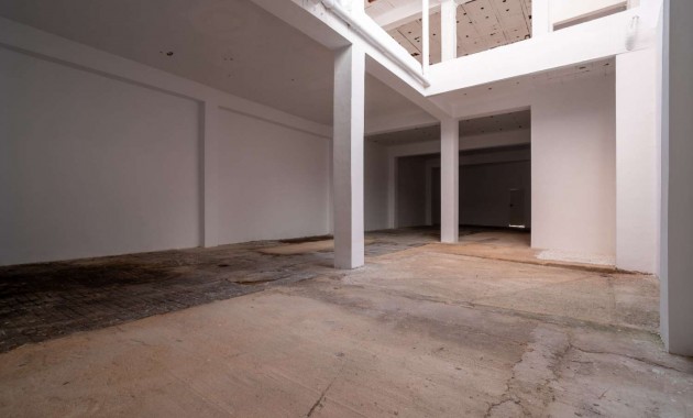 Herverkoop - Building -
Torrevieja - Centro