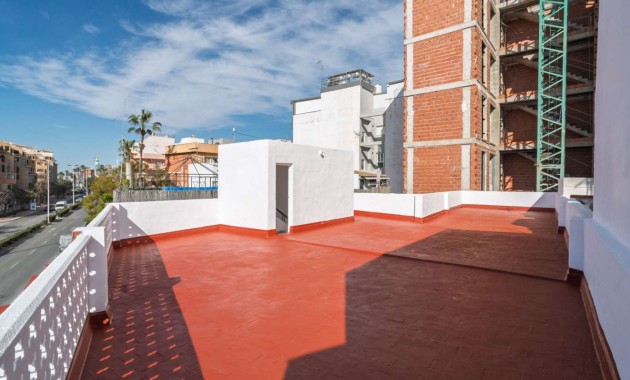 Herverkoop - Building -
Torrevieja - Centro