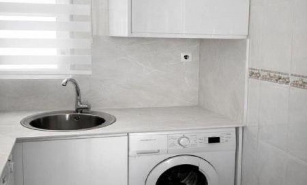 Herverkoop - Penthouse -
Torrevieja - Estacion de autobuses