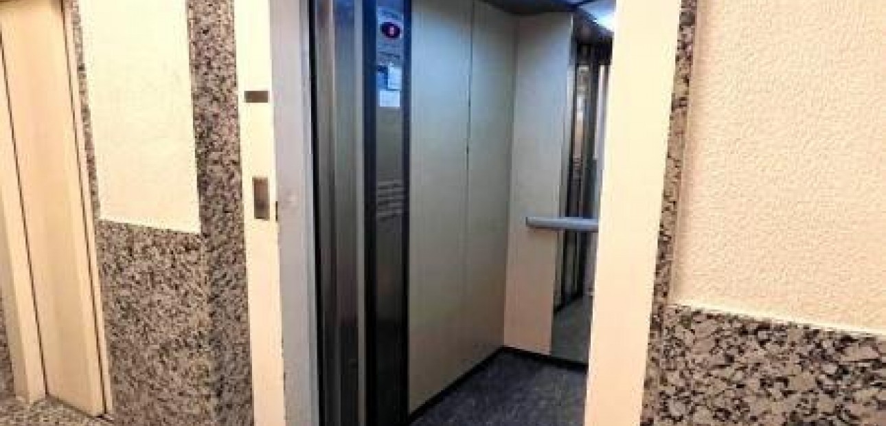 Herverkoop - Penthouse -
Torrevieja - Estacion de autobuses