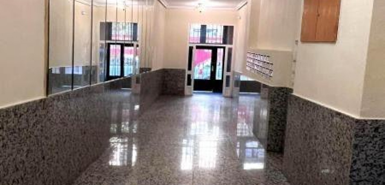 Herverkoop - Penthouse -
Torrevieja - Estacion de autobuses