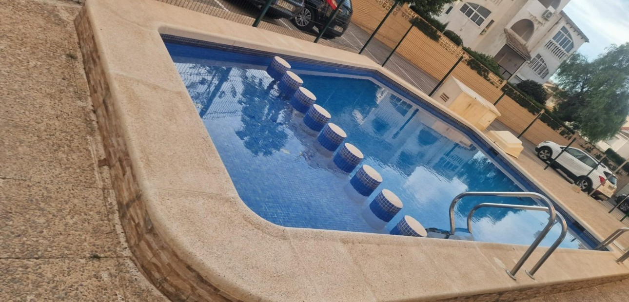 Sale - Apartment / flat -
Torrevieja - Playa de los locos