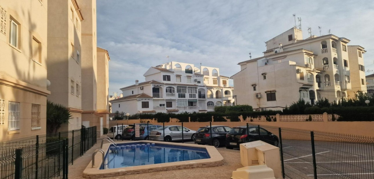 Sale - Apartment / flat -
Torrevieja - Playa de los locos