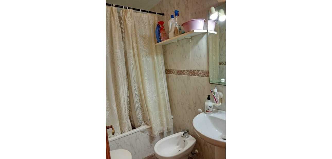 Sale - Apartment / flat -
Torrevieja - Playa de los locos