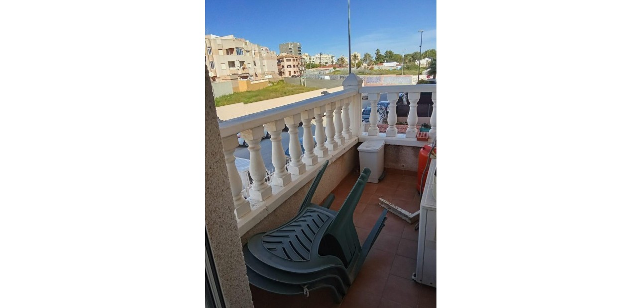 Sale - Apartment / flat -
Torrevieja - Playa de los locos