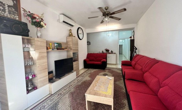 Herverkoop - Appartement / flat -
Torrevieja - Estacion de autobuses