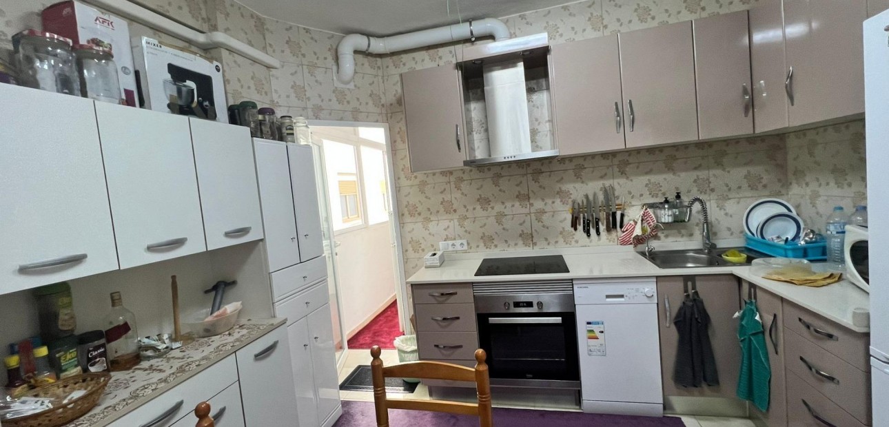 Herverkoop - Appartement / flat -
Torrevieja - Estacion de autobuses