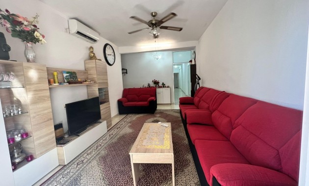 Herverkoop - Appartement / flat -
Torrevieja - Estacion de autobuses