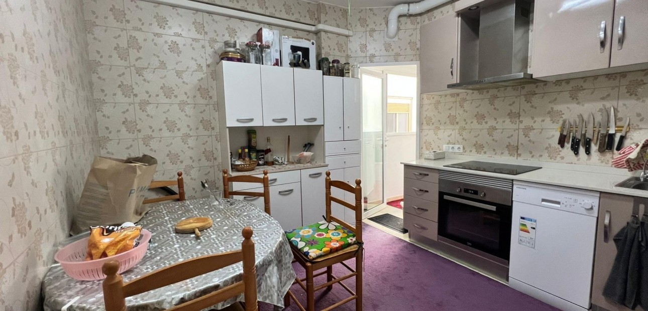 Herverkoop - Appartement / flat -
Torrevieja - Estacion de autobuses