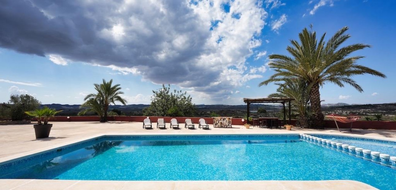 Herverkoop - Country House -
Orihuela - Torremendo