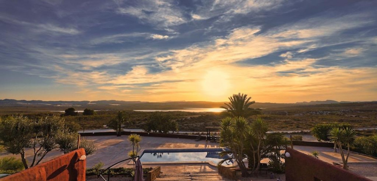 Herverkoop - Country House -
Orihuela - Torremendo