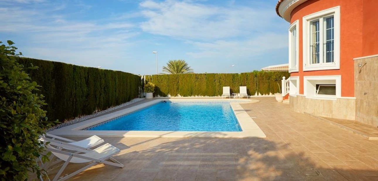 Herverkoop - Villa -
Rojales - Centro de la Ciudad Quesada