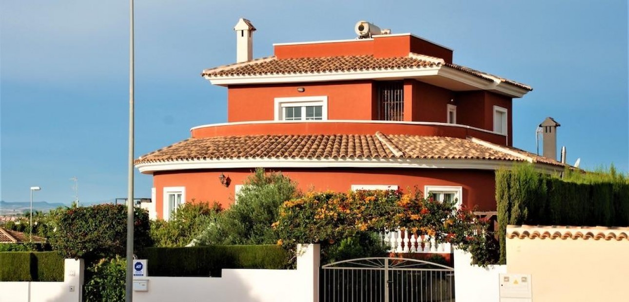 Herverkoop - Villa -
Rojales - Centro de la Ciudad Quesada