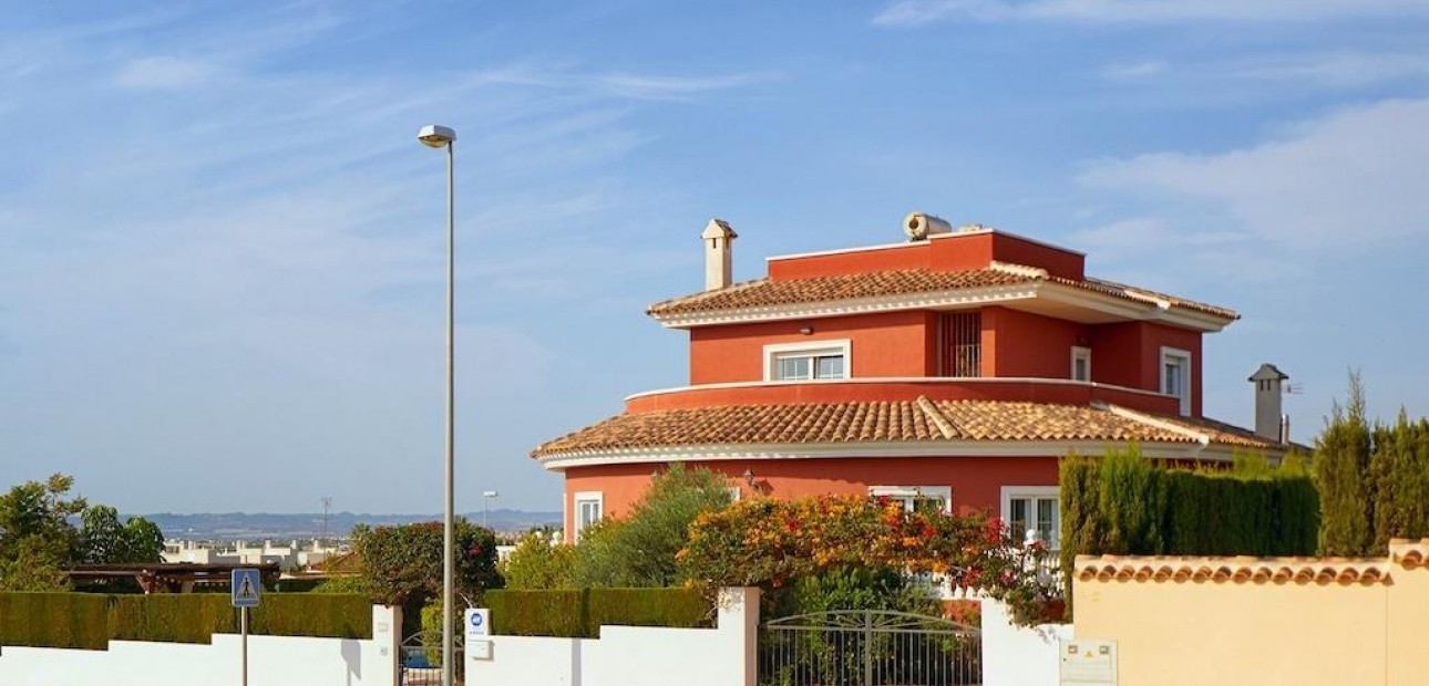 Herverkoop - Villa -
Rojales - Centro de la Ciudad Quesada