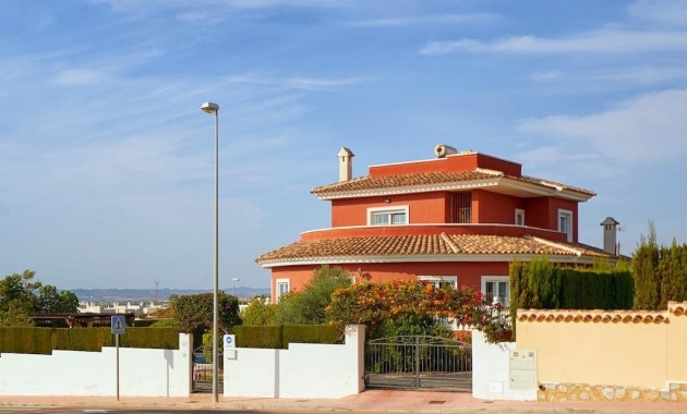 Herverkoop - Villa -
Rojales - Centro de la Ciudad Quesada