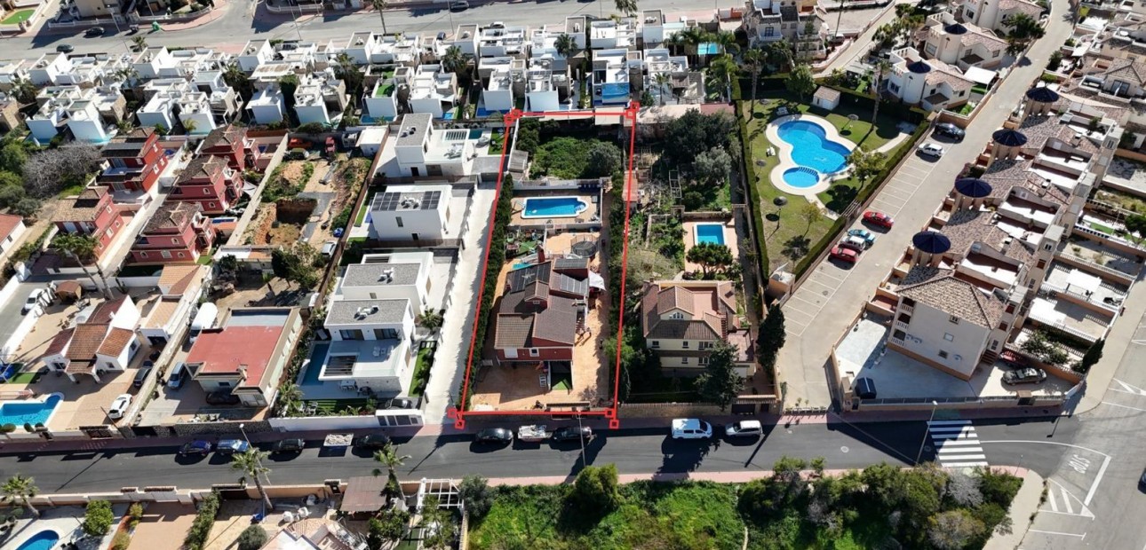 Herverkoop - Perceel / Grond -
Orihuela Costa - Lomas de Cabo Roig