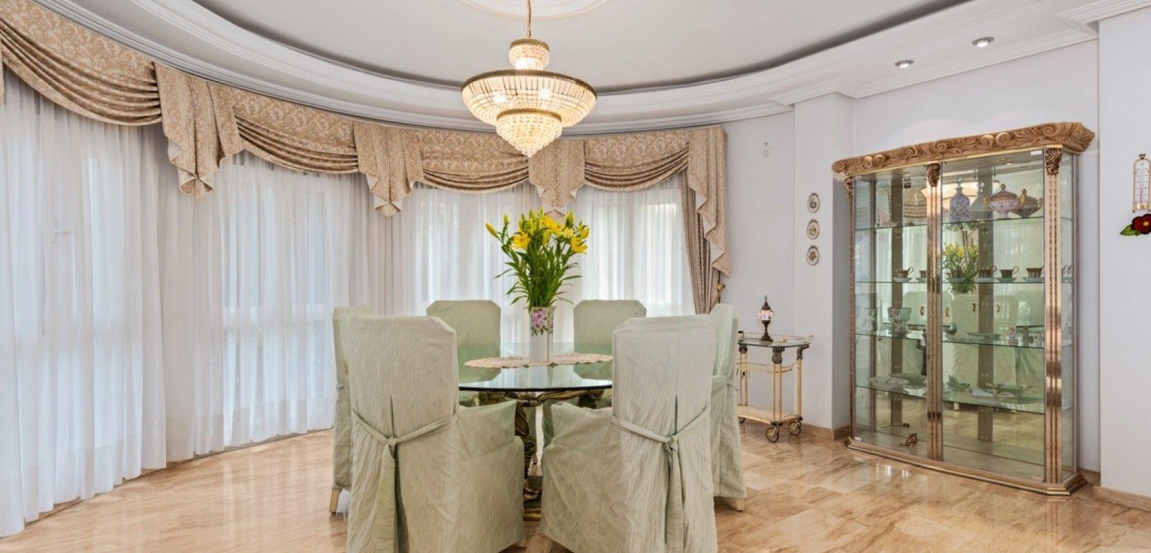 Herverkoop - Villa -
Rojales - Centro de la Ciudad Quesada