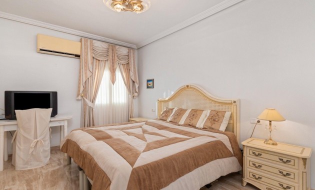 Herverkoop - Villa -
Rojales - Centro de la Ciudad Quesada