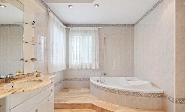 Herverkoop - Villa -
Rojales - Centro de la Ciudad Quesada