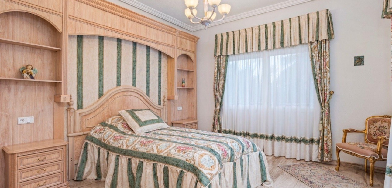 Herverkoop - Villa -
Rojales - Centro de la Ciudad Quesada