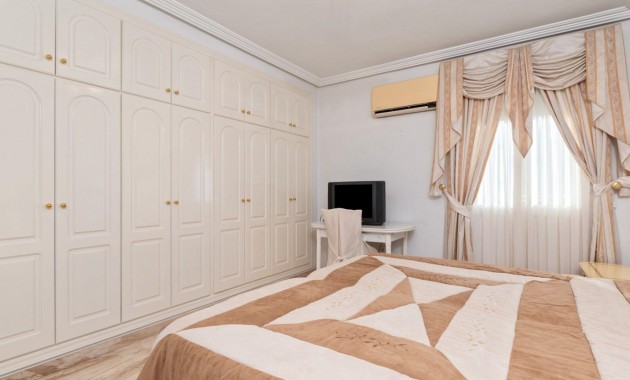 Herverkoop - Villa -
Rojales - Centro de la Ciudad Quesada