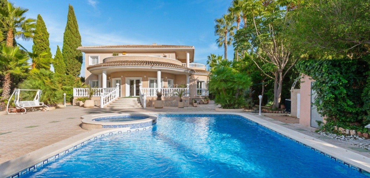 Herverkoop - Villa -
Rojales - Centro de la Ciudad Quesada