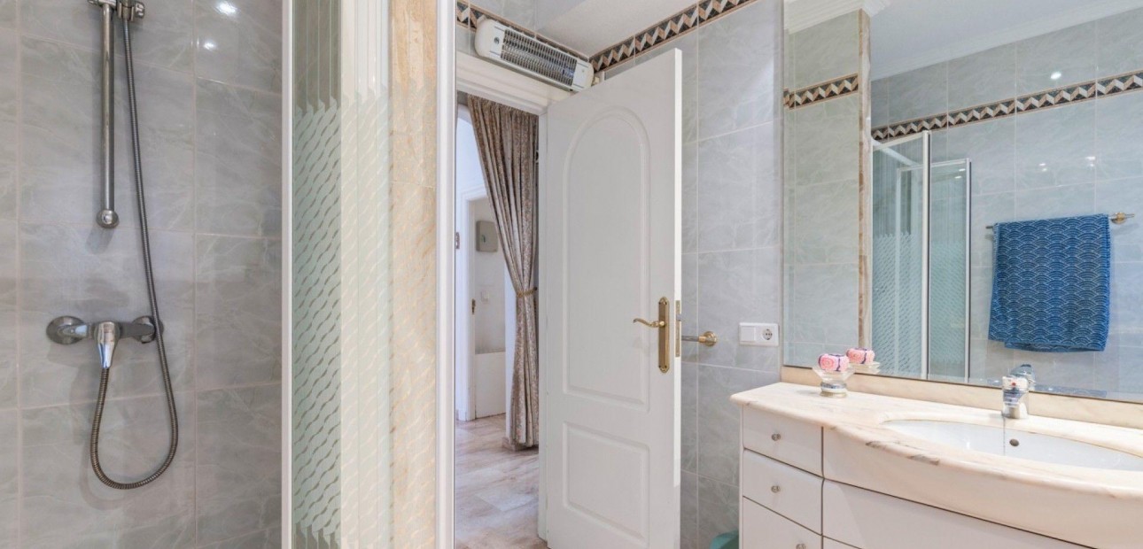 Herverkoop - Villa -
Rojales - Centro de la Ciudad Quesada