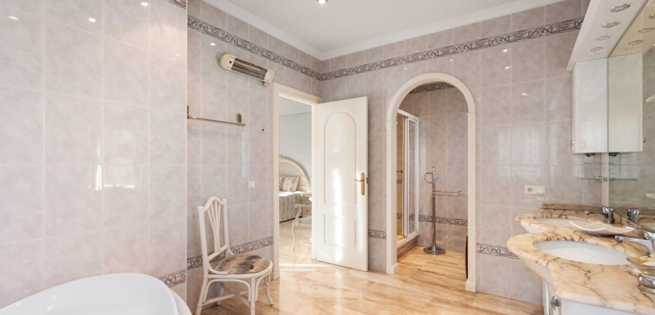 Herverkoop - Villa -
Rojales - Centro de la Ciudad Quesada