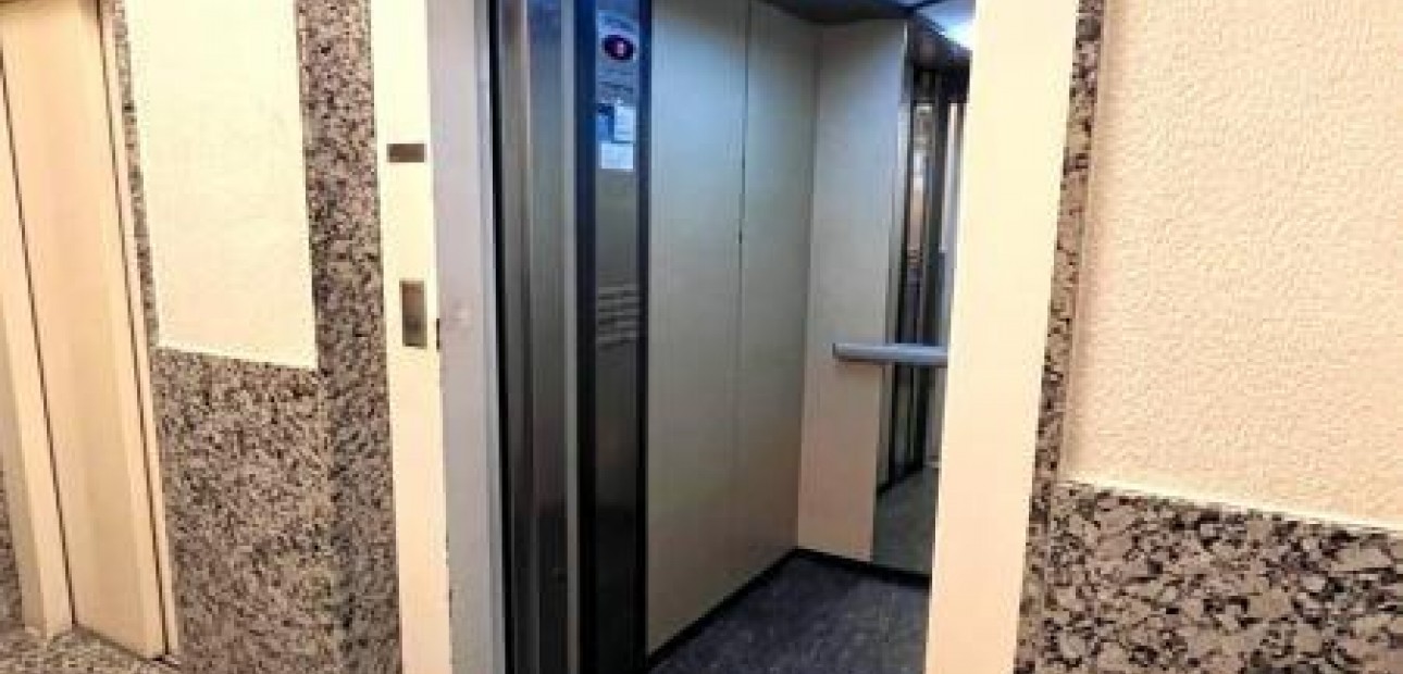 Herverkoop - Penthouse -
Torrevieja - Estacion de autobuses