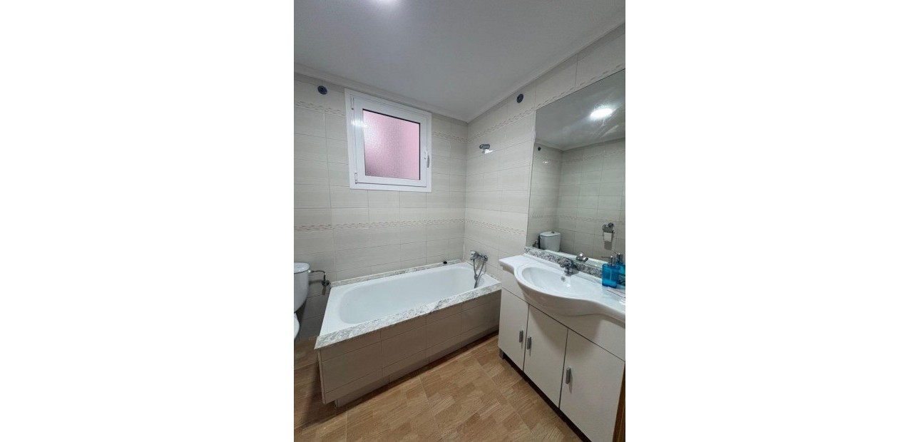 Herverkoop - Appartement / flat -
Torrevieja - Acequion