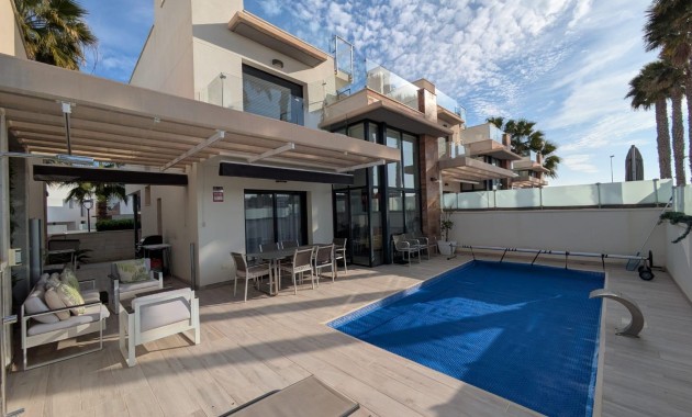 Herverkoop - Villa -
Orihuela Costa - Montezenia