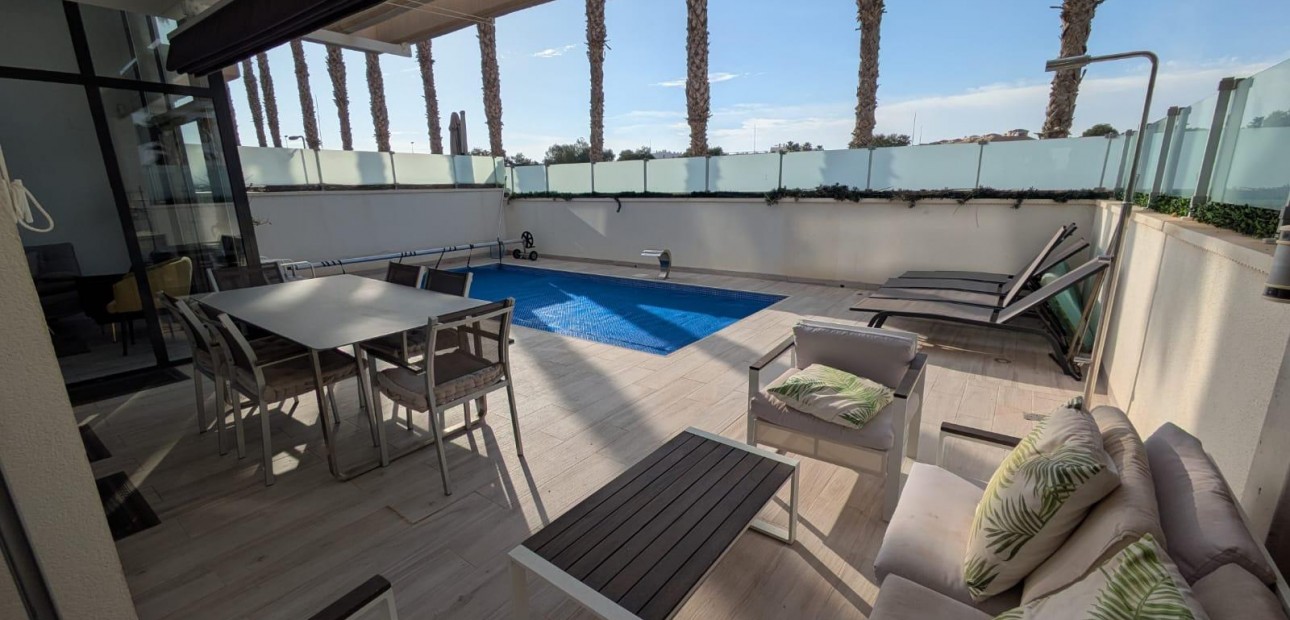 Herverkoop - Villa -
Orihuela Costa - Montezenia