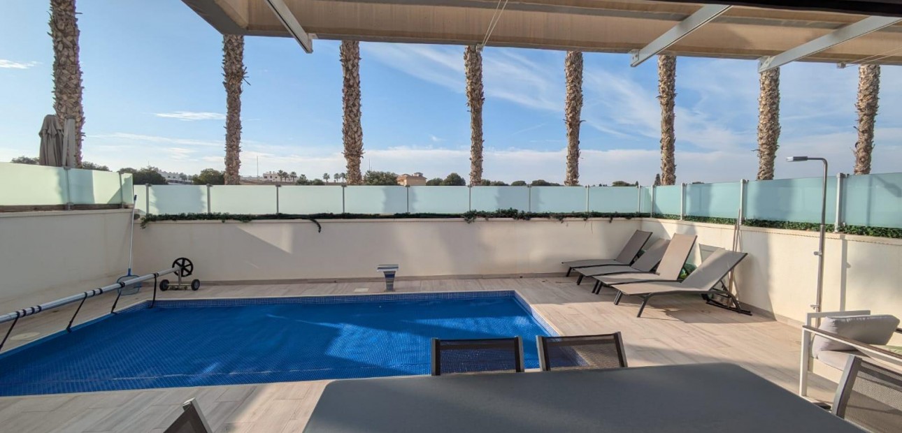 Herverkoop - Villa -
Orihuela Costa - Montezenia