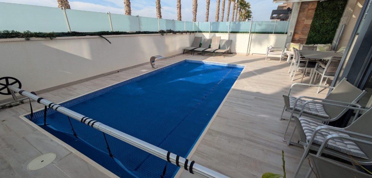 Herverkoop - Villa -
Orihuela Costa - Montezenia