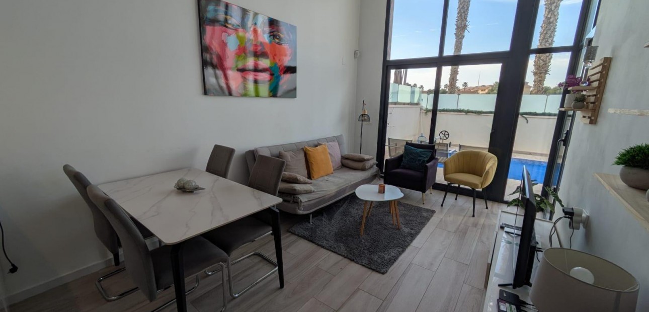 Herverkoop - Villa -
Orihuela Costa - Montezenia