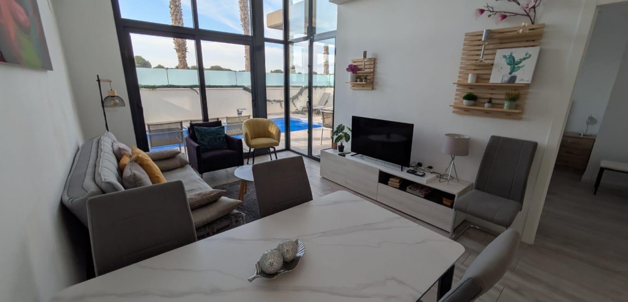 Herverkoop - Villa -
Orihuela Costa - Montezenia