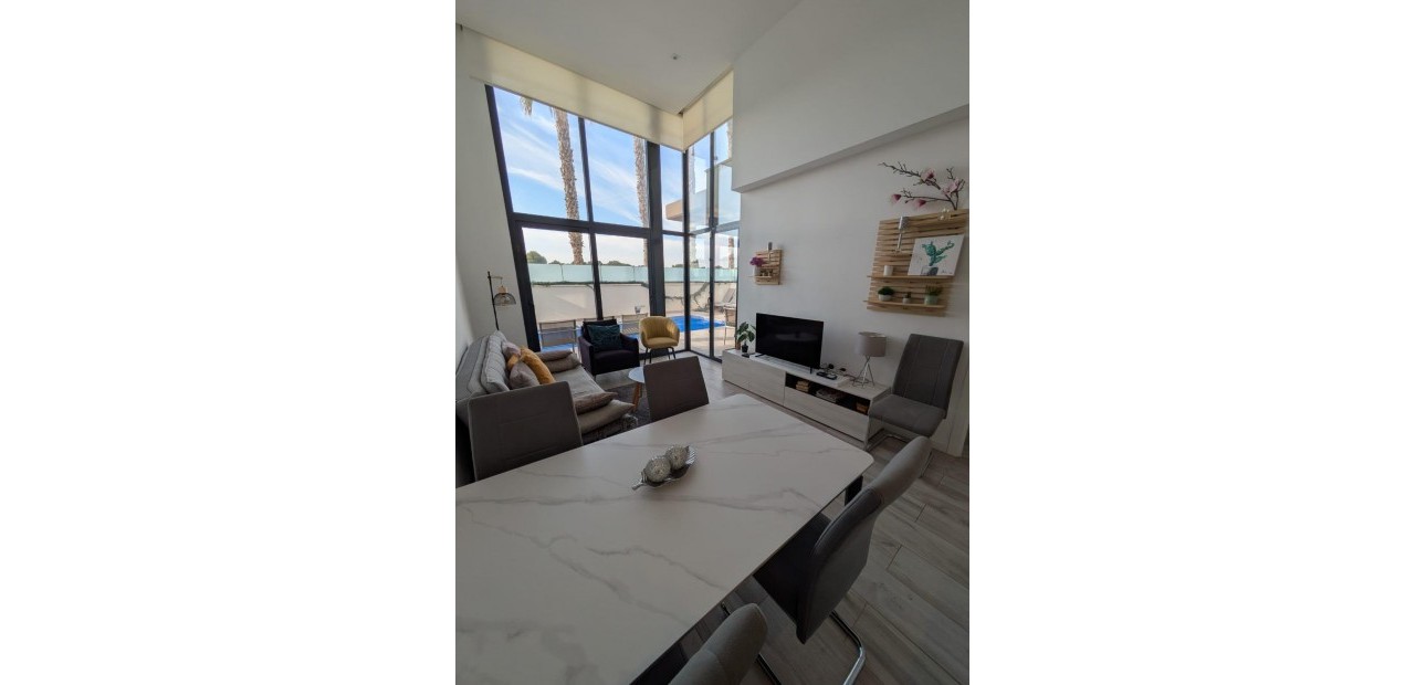 Herverkoop - Villa -
Orihuela Costa - Montezenia