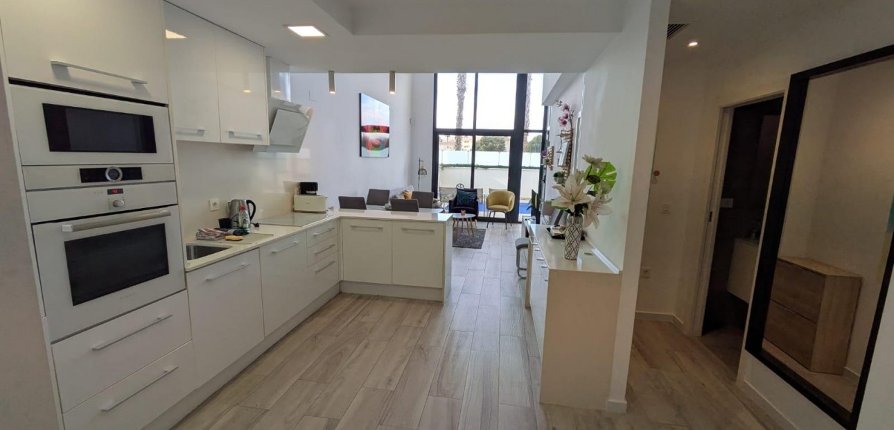 Herverkoop - Villa -
Orihuela Costa - Montezenia