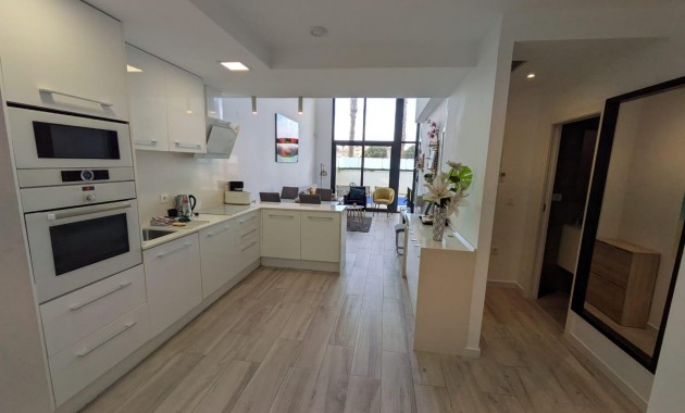 Herverkoop - Villa -
Orihuela Costa - Montezenia