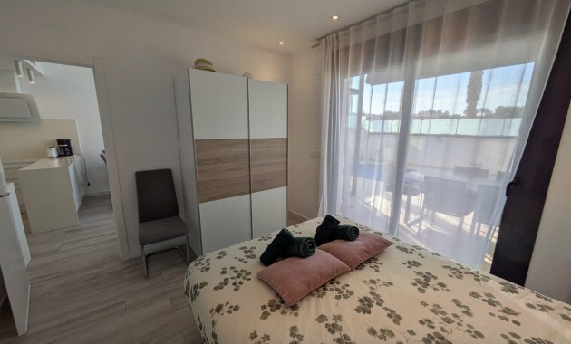 Herverkoop - Villa -
Orihuela Costa - Montezenia