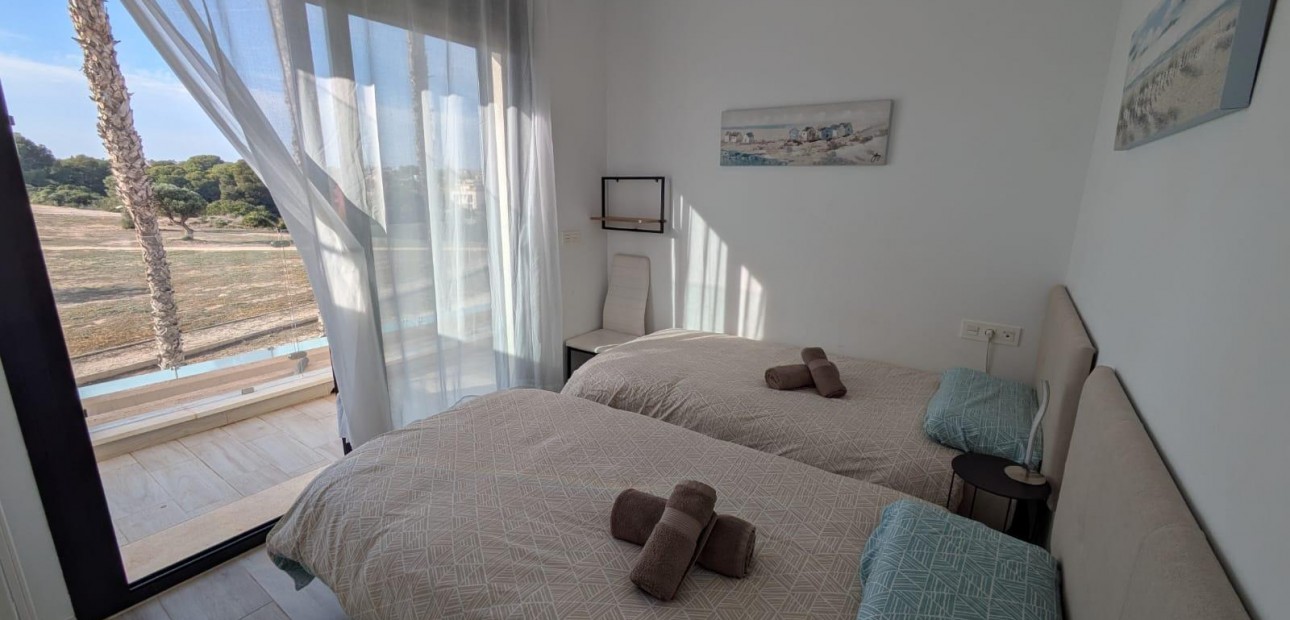 Herverkoop - Villa -
Orihuela Costa - Montezenia