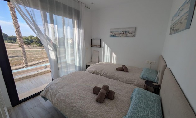 Herverkoop - Villa -
Orihuela Costa - Montezenia