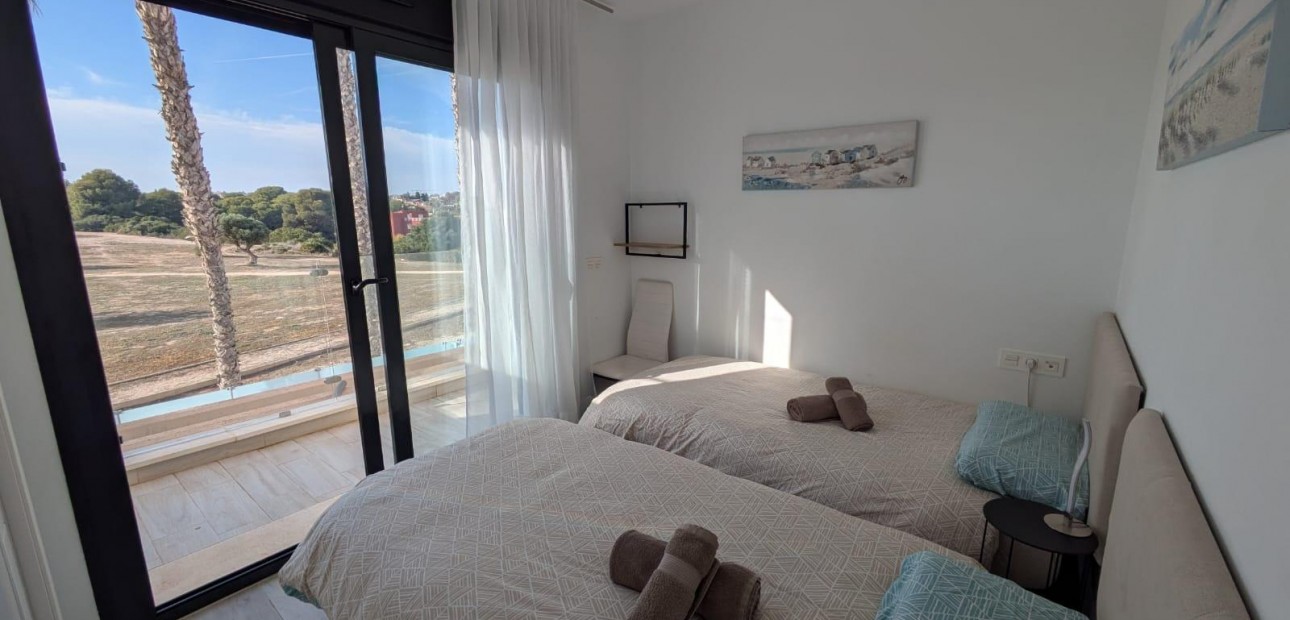 Herverkoop - Villa -
Orihuela Costa - Montezenia