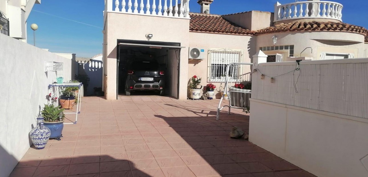 Herverkoop - Villa -
San Miguel de Salinas - Centro