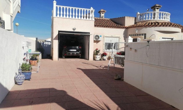 Herverkoop - Villa -
San Miguel de Salinas - Centro