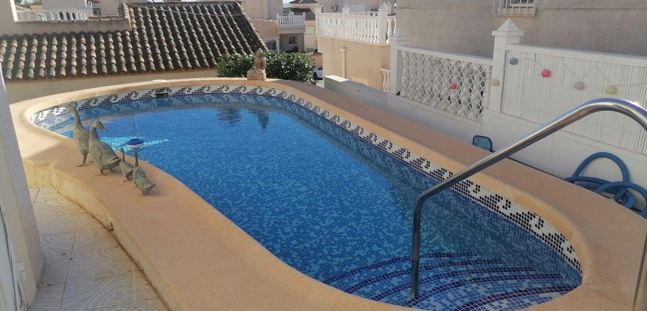 Herverkoop - Villa -
San Miguel de Salinas - Centro