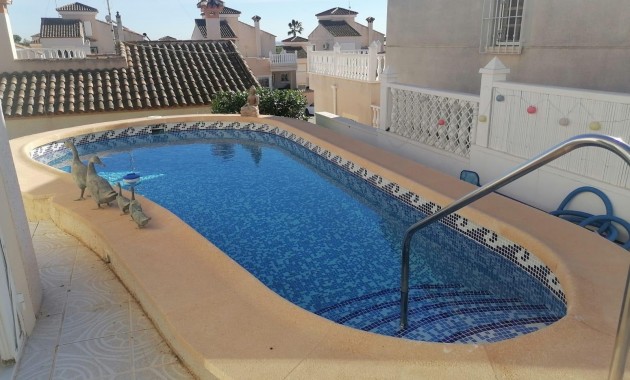 Herverkoop - Villa -
San Miguel de Salinas - Centro