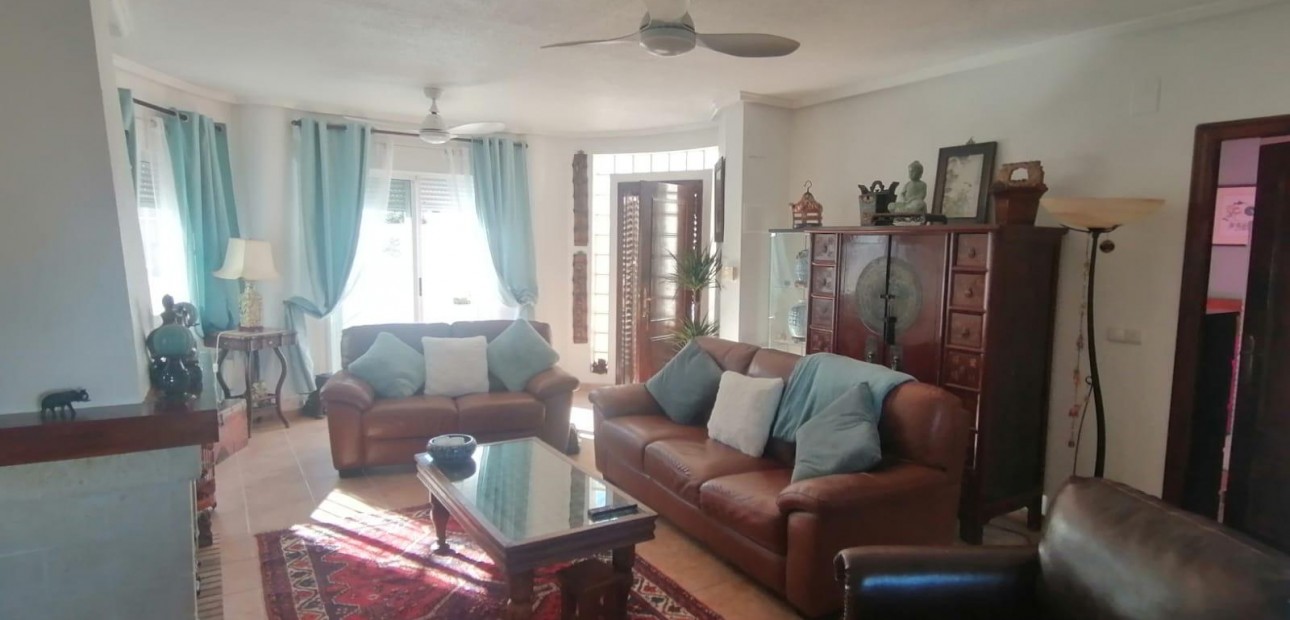 Herverkoop - Villa -
San Miguel de Salinas - Centro